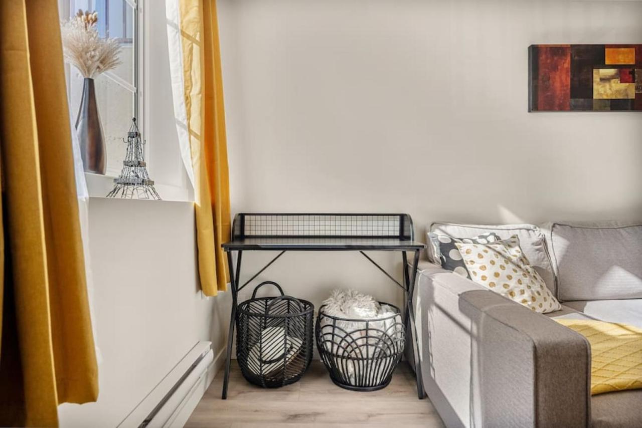 Private Town With Free Banff Access, Netflix, King Bed, Fully Equipped Kitchen, Sleeps 4 Calgary
