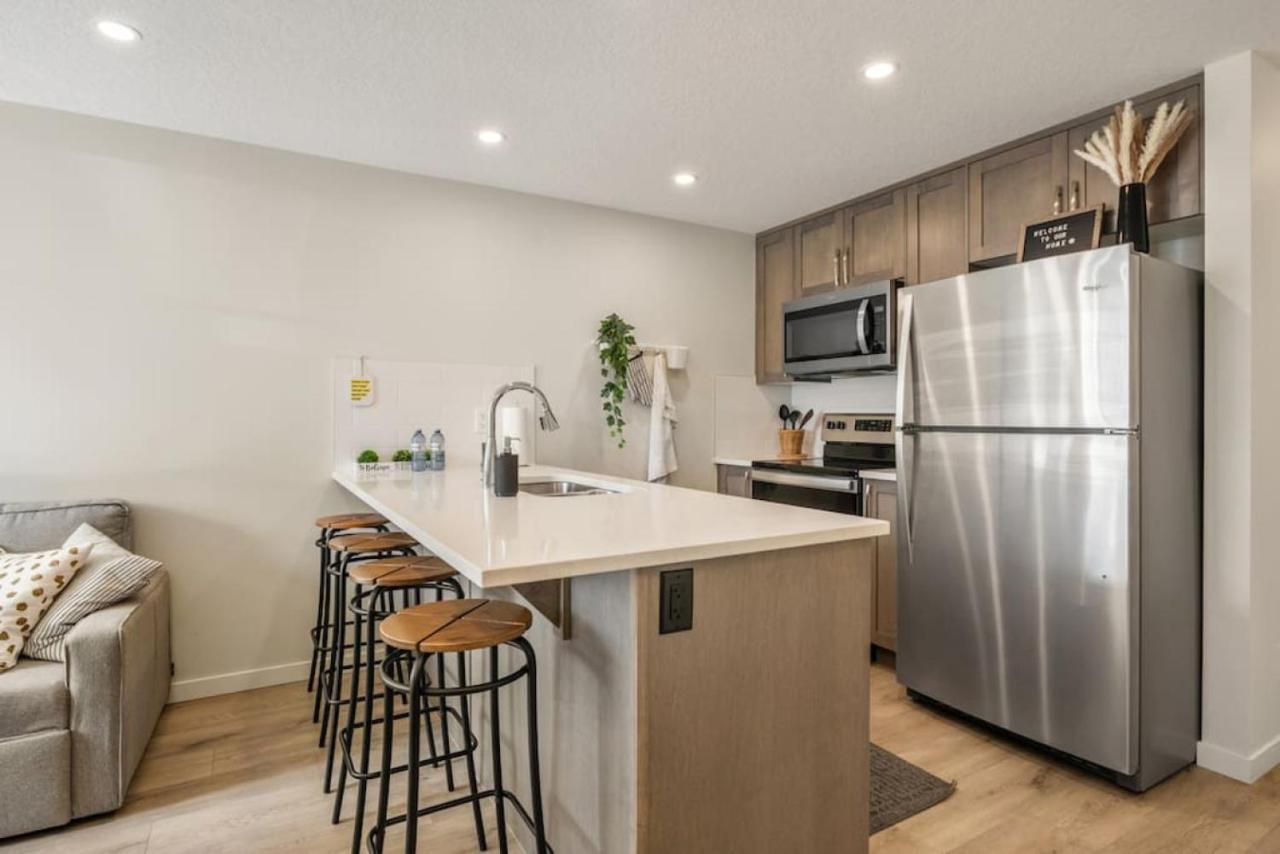 Private Town With Free Banff Access, Netflix, King Bed, Fully Equipped Kitchen, Sleeps 4 Holiday home