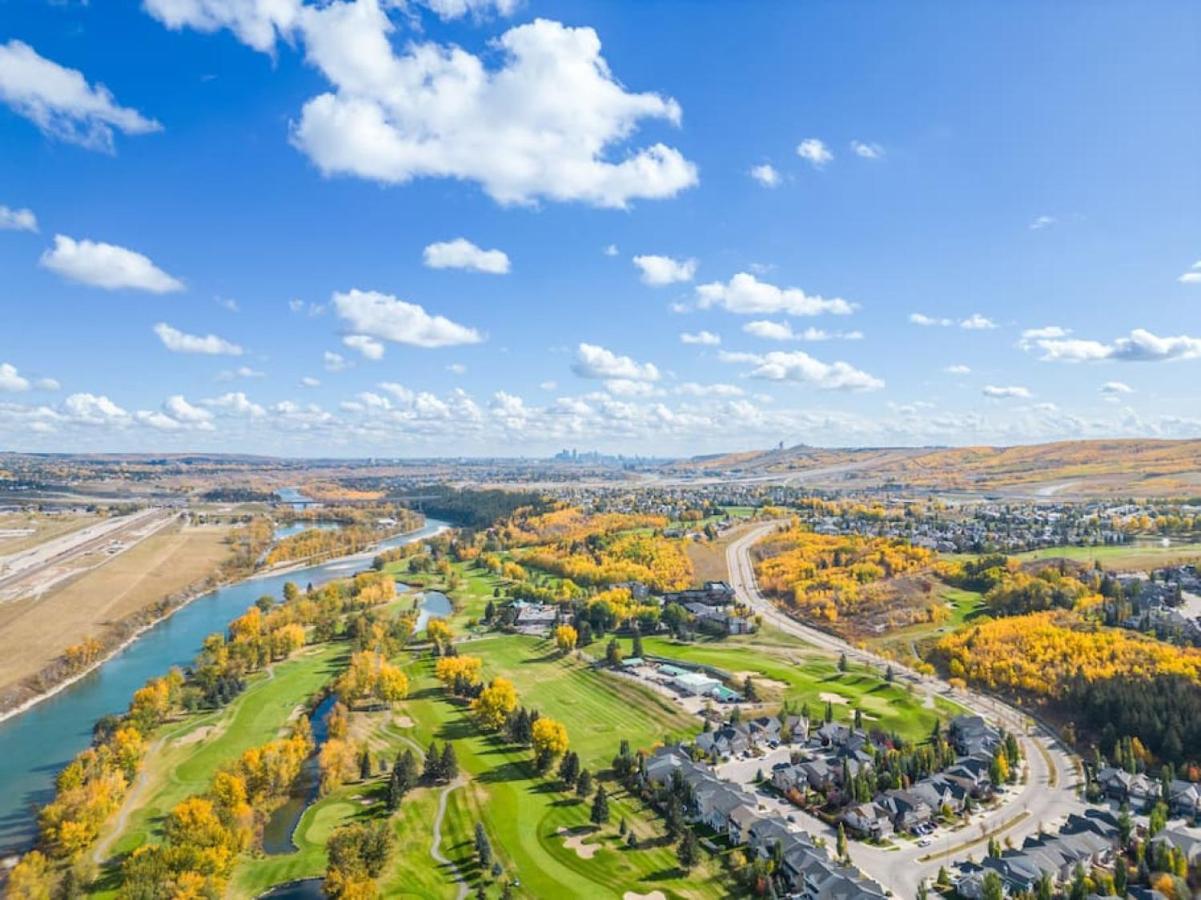 Private Town With Free Banff Access, Netflix, King Bed, Fully Equipped Kitchen, Sleeps 4 Holiday home Calgary