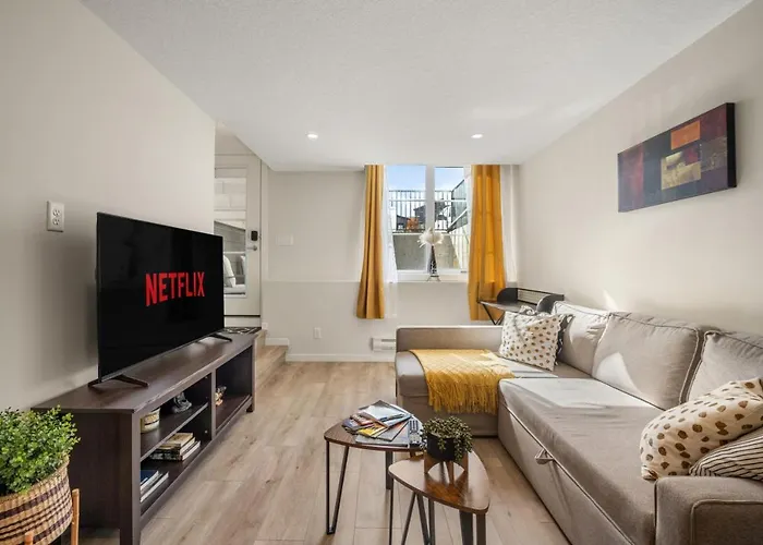 Private Town Home With Free Banff Access, Netflix, King Bed, Fully Equipped Kitchen, Sleeps 4