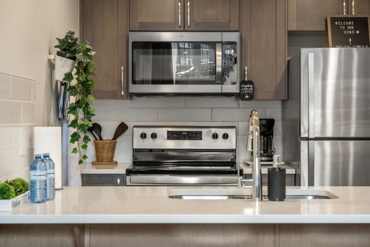 Private Town With Free Banff Access, Netflix, King Bed, Fully Equipped Kitchen, Sleeps 4