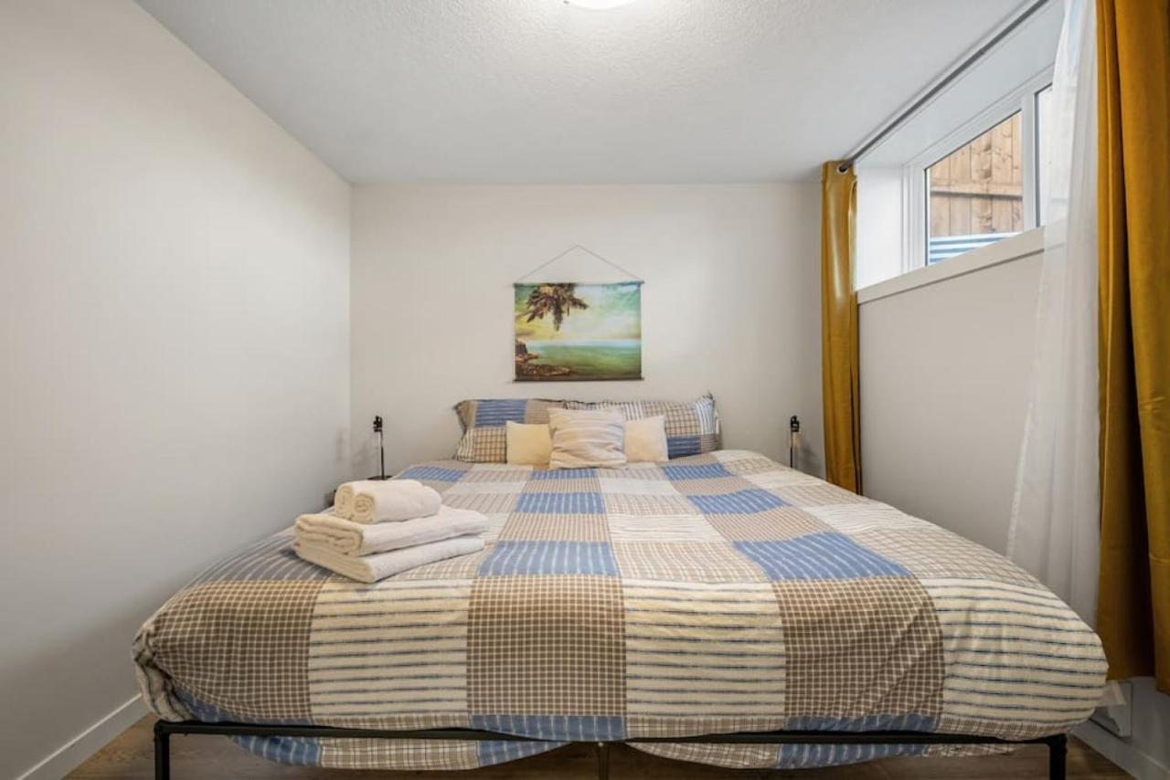 Private Town With Free Banff Access, Netflix, King Bed, Fully Equipped Kitchen, Sleeps 4 Holiday home
