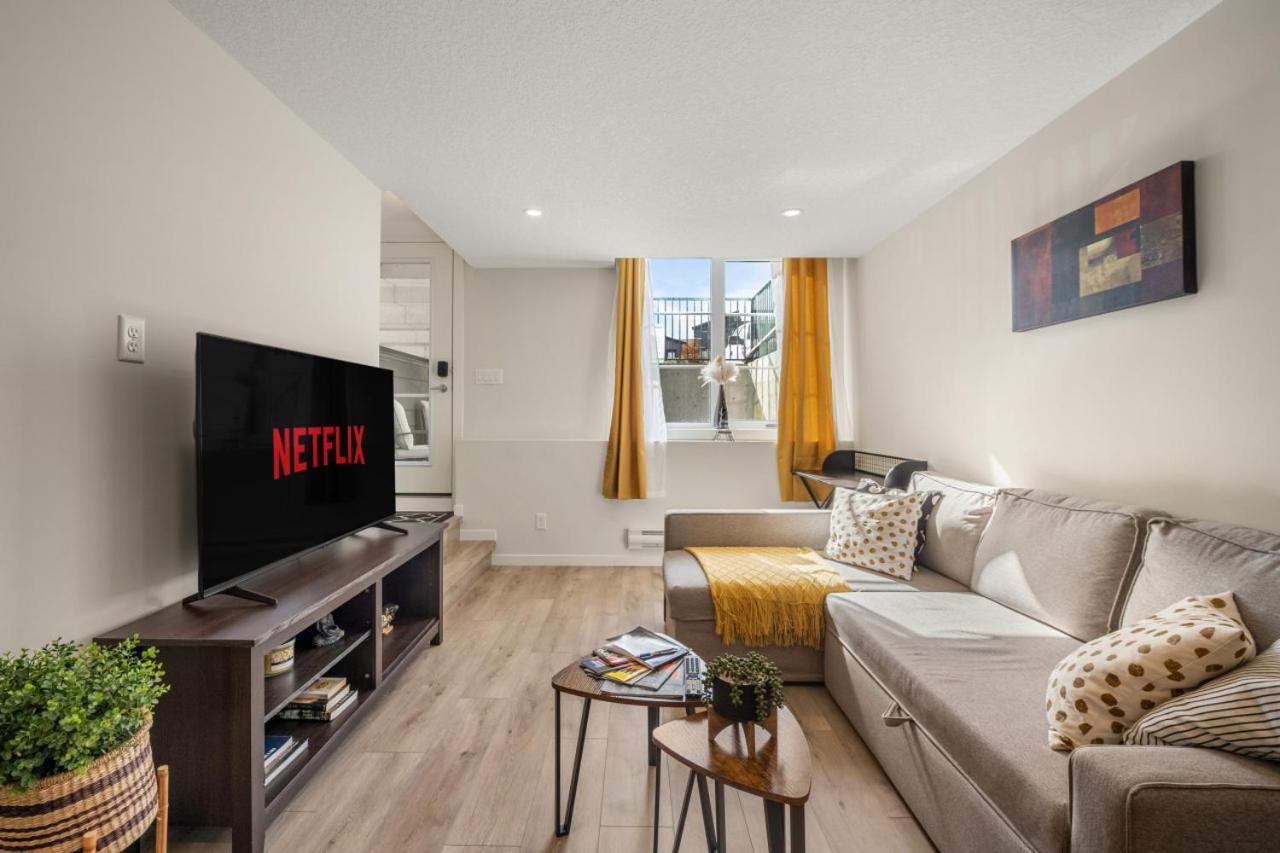 Private Town With Free Banff Access, Netflix, King Bed, Fully Equipped Kitchen, Sleeps 4 Holiday home Calgary